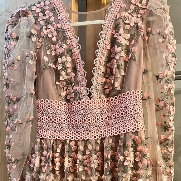Dresses & Skirts - Neiman Marcus- Mini floral dress